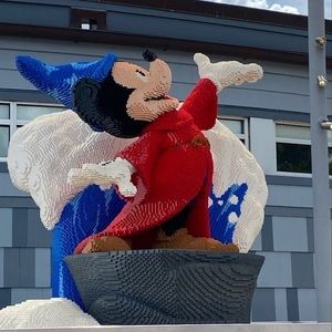 Meet your Posher, Isa